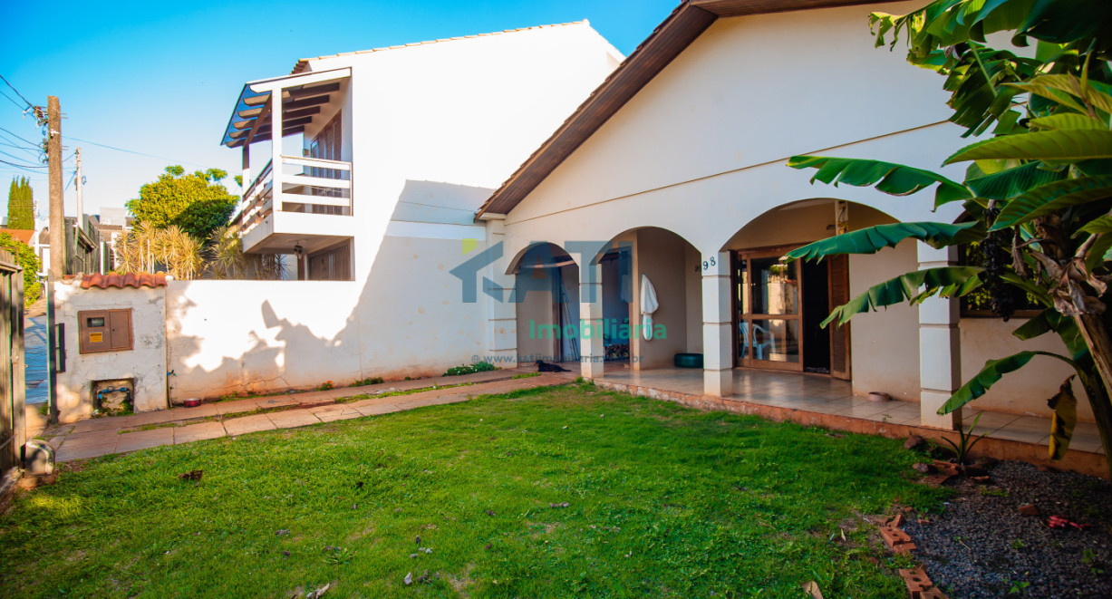 Casa com piscina em bairro nobre - Rua Arsênio Zorzan Sobrinho