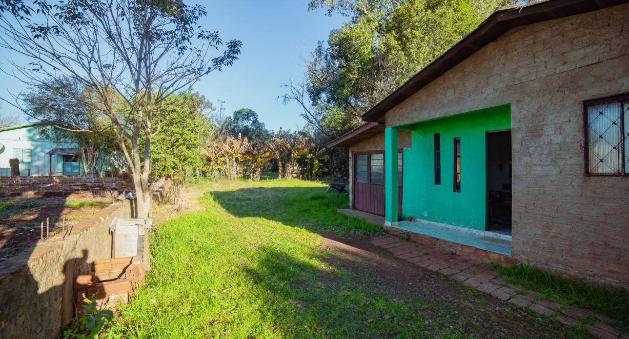 Terreno com duas casas de alvenaria! - Rua São Salvador