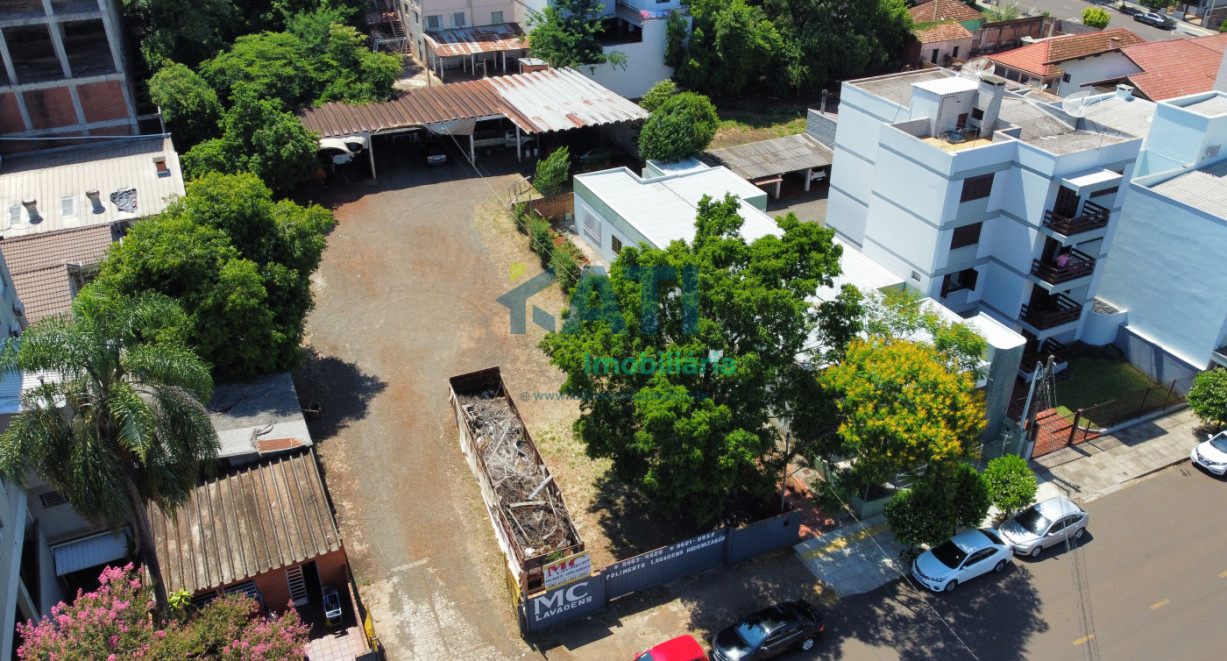 Terreno amplo no centro de Santa Rosa - Rua Fernando Albino