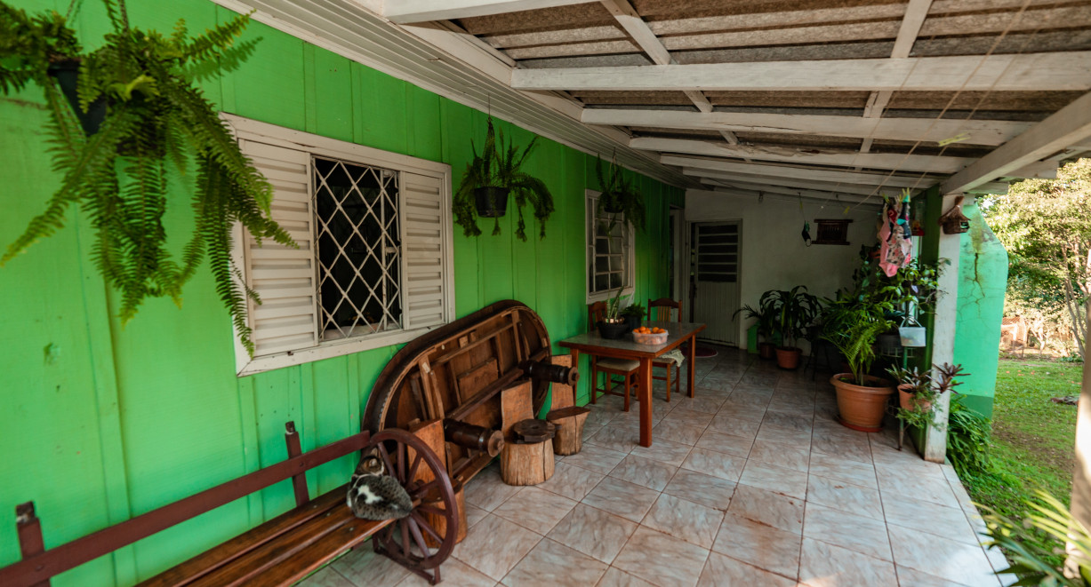 Casa mista com ampla área verde! - Rua Caminho Leste