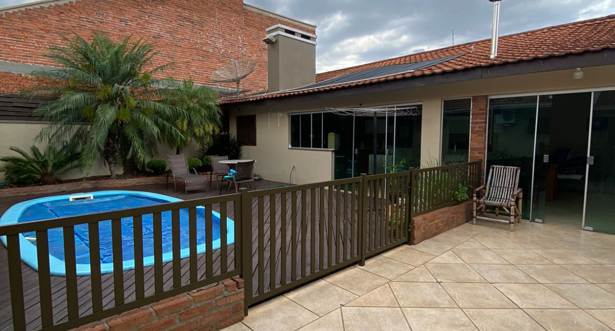 Casa com piscina na Esplanada - Rua Carlos Heinze