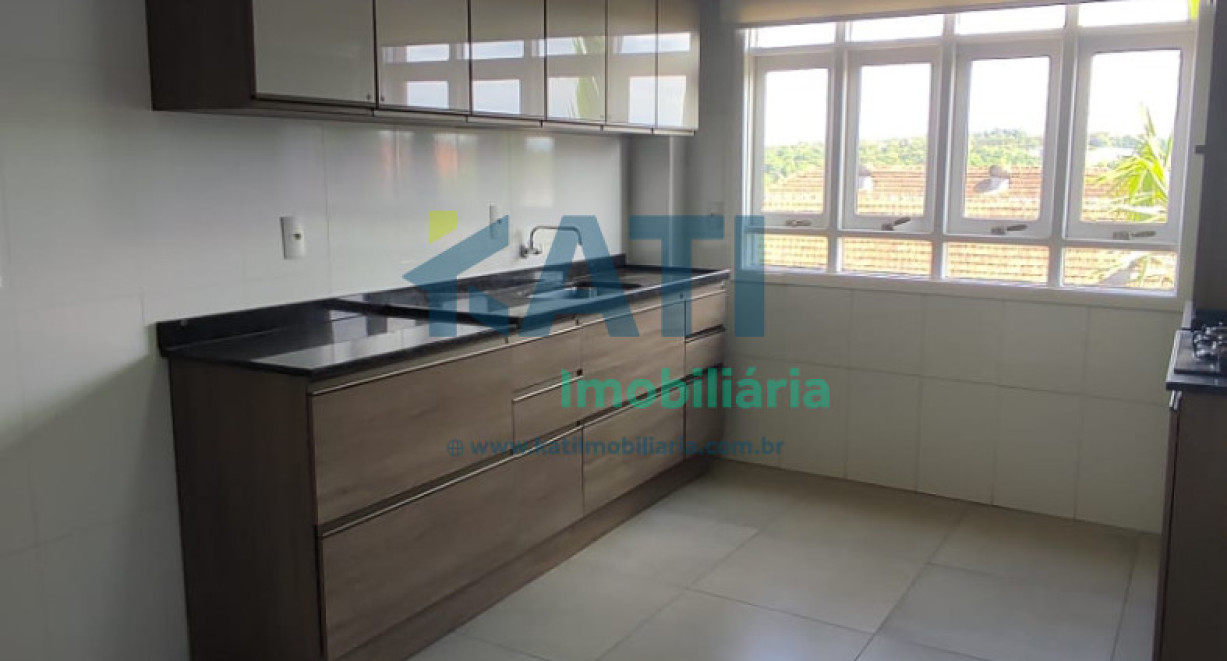 Apto amplo com sacada - Av. Tuparendi