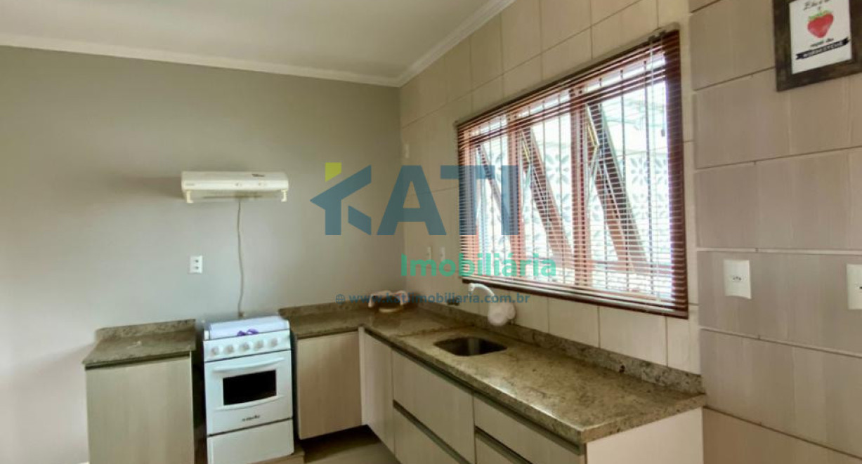 Casa com piscina no Bairro São Francisco - Rua Padre Eduardo Bogo