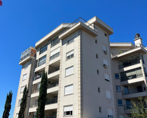 Apto no Condomínio Residencial Windsor.