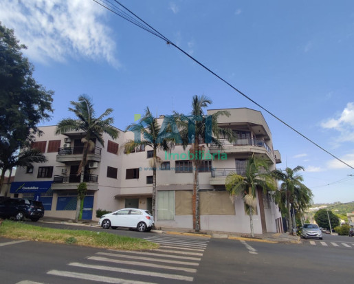 Apto amplo com sacada