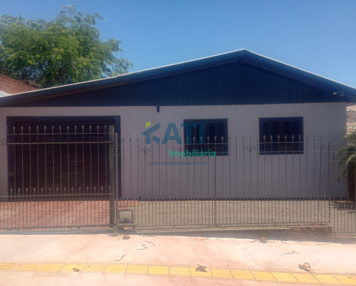 Casa mista com piscina na Sulina