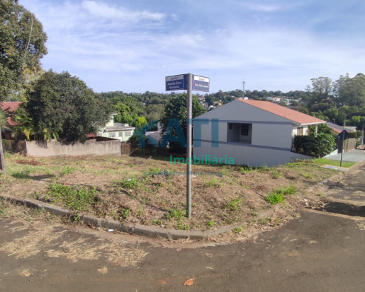 Terreno de esquina no Bairro Polivalente