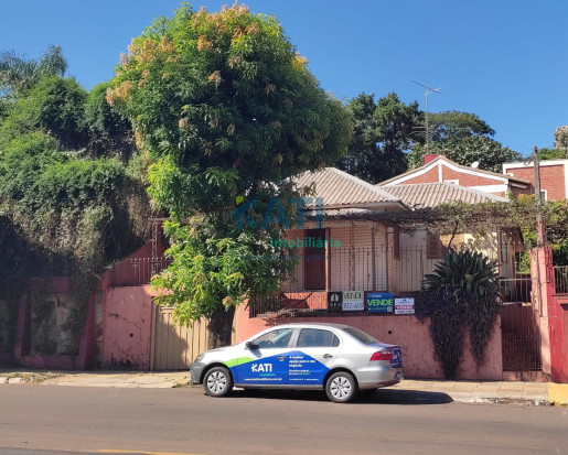 Casa em frente a Central Peças