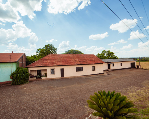 Ponto comercial e casa no Lajeado Capoeira!