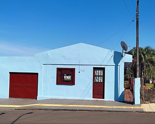 Casa com terreno amplo na Sulina