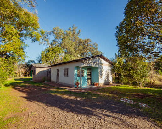 Terreno com duas casas de alvenaria!