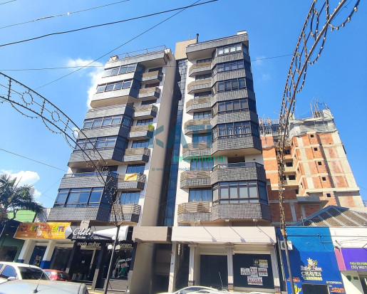 Apto com 03 suítes
